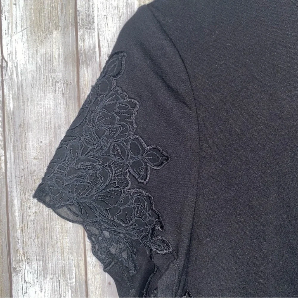 NWT White House Black Market Black SS Embroidered Lace Tee - Picture 7 of 8
